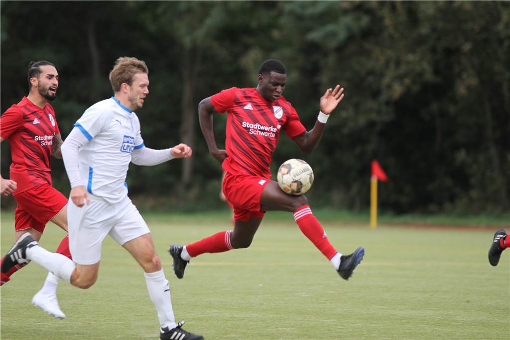 Der ETuS/DJK Schwerte hat gegen den VfB Westhofen II mit 2:1 gewonnen.