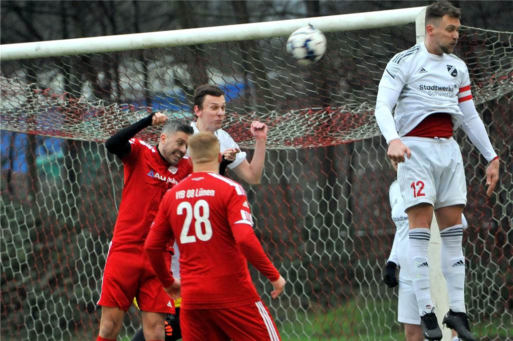Der ETuS/DJK Schwerte hat sich vom VfB Lünen mit einem 2:2-Unentschieden getrennt.