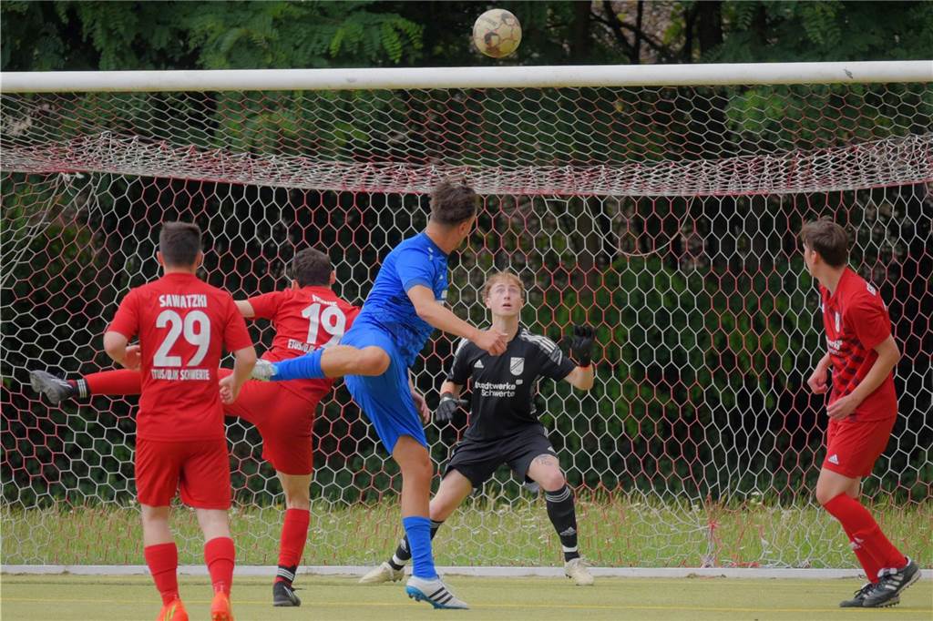 Der ETuS/DJK Schwerte, hier im Testspiel gegen Herdecke-Ende, erwartet am Sonntag den SV Deilinghofen-Sundwig im EWG-Sporrtpark.