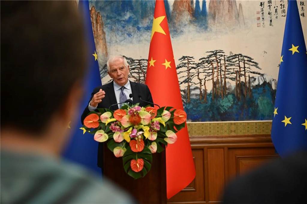 Krieg in Israel: Auswärtiges Amt: Evakuierungsflüge aus Israel Donnerstag und Freitag Der EU-Außenbeauftragte Josep Borrell spricht auf einer Pressekonferenz am Rande eines strategischen EU-China-Dialogs.
