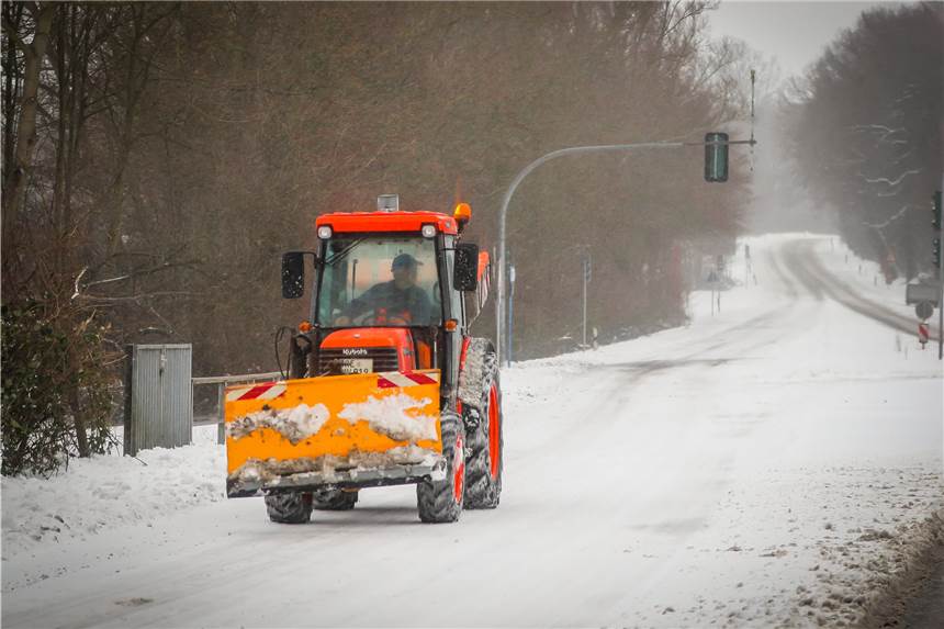 Der EUV Stadtbetrieb ist im Dauereinsatz, um dem Schneechaos in Castrop-Rauxel Herr zu werden. 
