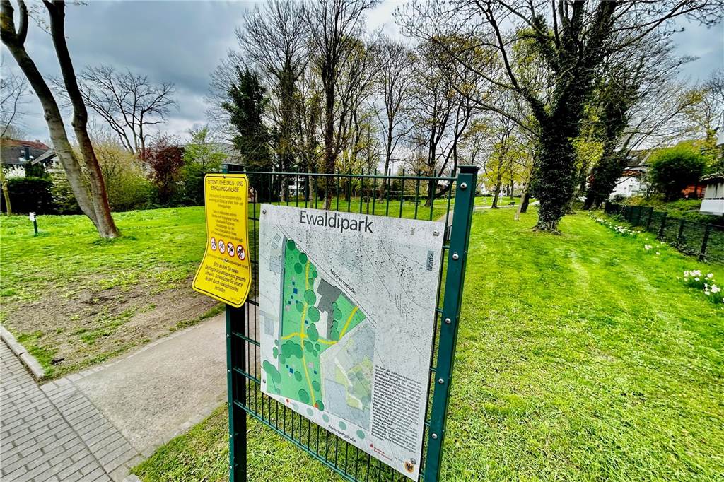 Grüne contra Stadt Dortmund in Sachen Bäume an der Marsbruchstraße Eingang des Ewaldiparks: er liegt genau neben dem Neubaugebiet.