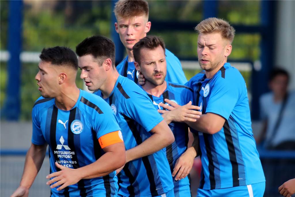 Wacker Obercastrop gegen Brünninghausen: Liskunov geht 0:3 nicht aus dem Kopf Der Ex-Frohlinder Dietrich Liskunov (r) trifft mit dem FC Brünninghausen auf den SV Wacker.