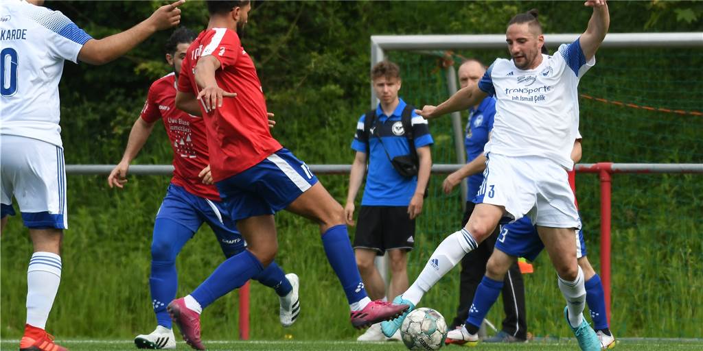 Sieben Spiele, 100 Fotos – Impressionen vom Castrop-Rauxeler Fußball-Spieltag zum Durchklicken Der Ex-Schweriner Daniel Reuscheck (r) lief mit seinem Team von BW Huckarde beim FC Castrop-Rauxel auf.