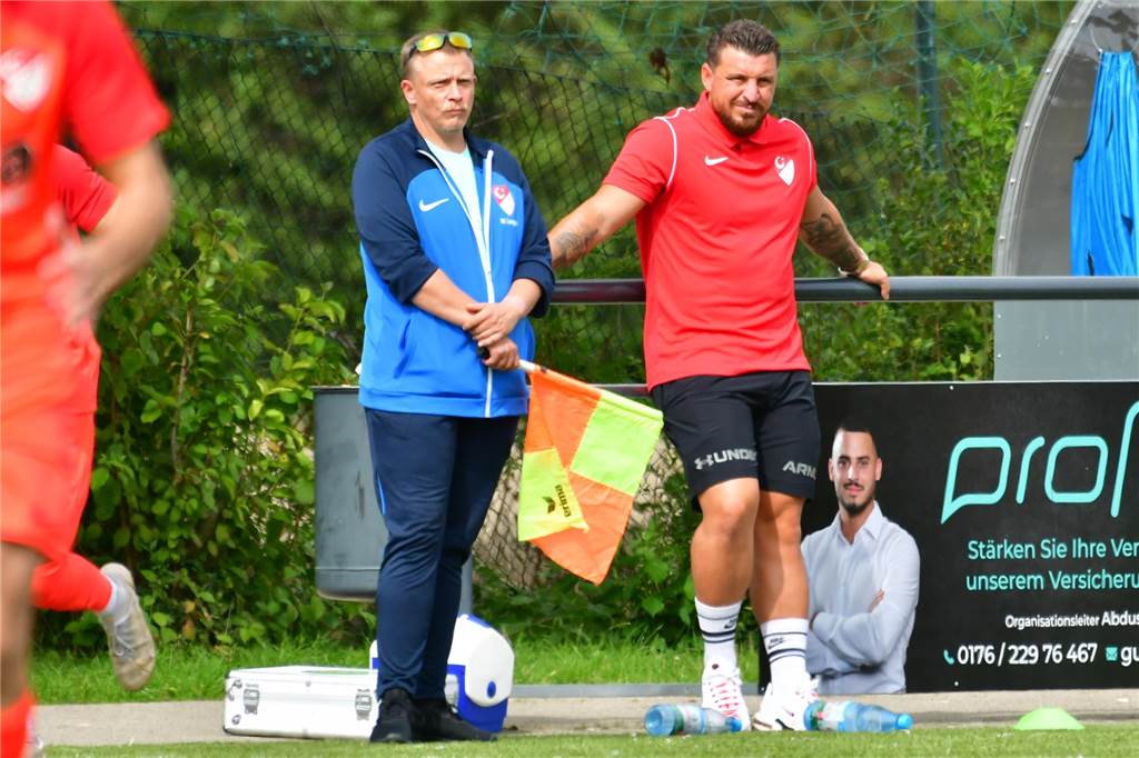 Viele bekannte Gesichter: ASK Ahlen ist Herbstmeister Erkan Baslarli steht an der Seitenlinie.