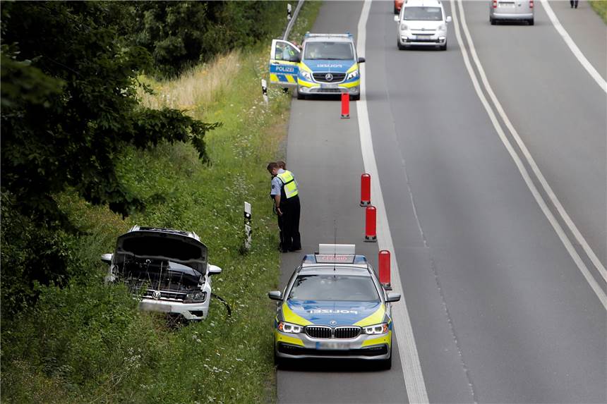 Sekundenschlaf: Pkw landet im Graben bei Unfall am Bossendorfer Damm Der Fahrer des Pkw wurde bei dem Unfall am Bossendorfer Damm leicht verletzt.