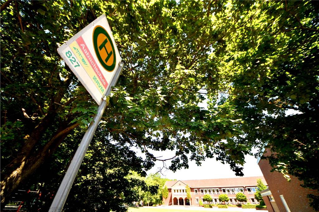 Sechs Millionen: Neubau der Aabachschule kostet doppelt so viel wie geplant Der Fahrplan für die Arbeiten an der Aabachschule verheißt nichts Gutes. Falls ab sofort alles wie am Schnürchen klappen sollte, rechnet die Verwaltung damit, dass die neuen Räume zum Schuljahr 2024/2025 in Betrieb genommen werden können. Das wäre dann sieben Jahre, nachdem der Bedarf festgestellt wurde.