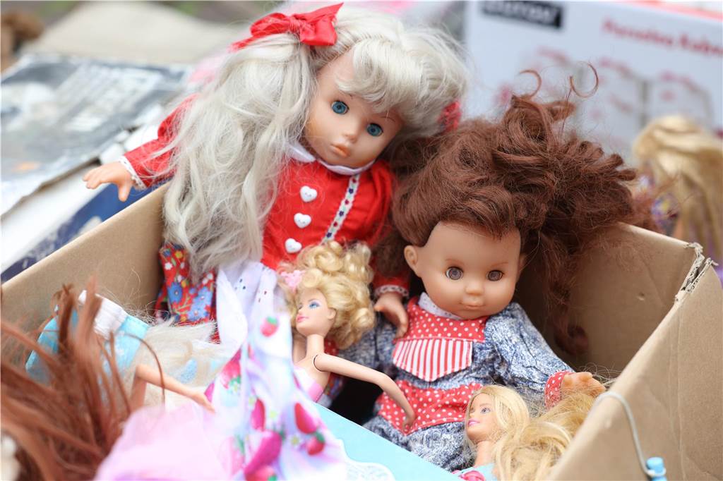 Der Familienflohmarkt mit hunderten Ständen zog viele Interessierte in Wernes Innenstadt.