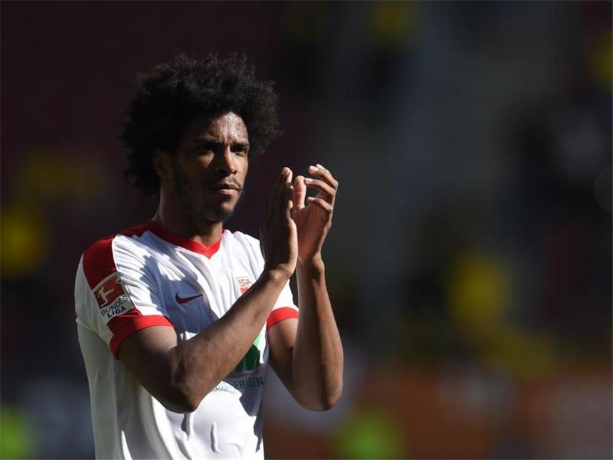 Der FC Augsburg hofft auf den Einsatz von Caiuby im Spiel gegen Gladbach. Foto: Andreas Gebert