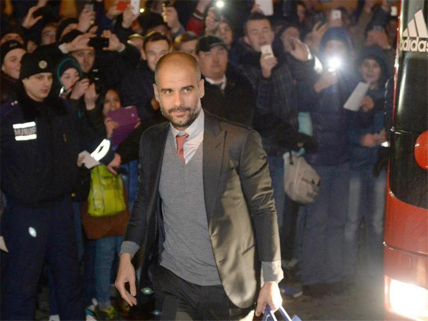 Bayern-Stars starten Ukraine-Trip mit mulmigem Gefühl Der FC Bayern ist mit Pep Guardiola in der Ukraine angekommen. Foto: Andreas Gebert