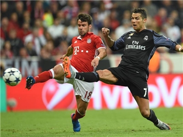 Der FC Bayern muss Real Madrid im Estadio Santiago Bernabéu besiegen - den Münchnern ist das schon gelungen. Foto: Andreas Gebert