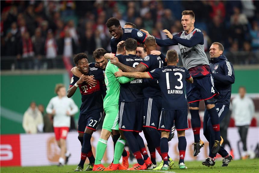 Der FC Bayern setzte sich erst im Elfmeterschießen gegen RB Leipzig durch.