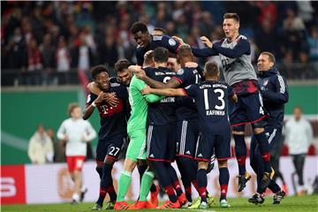 Der FC Bayern setzte sich erst im Elfmeterschießen gegen RB Leipzig durch.