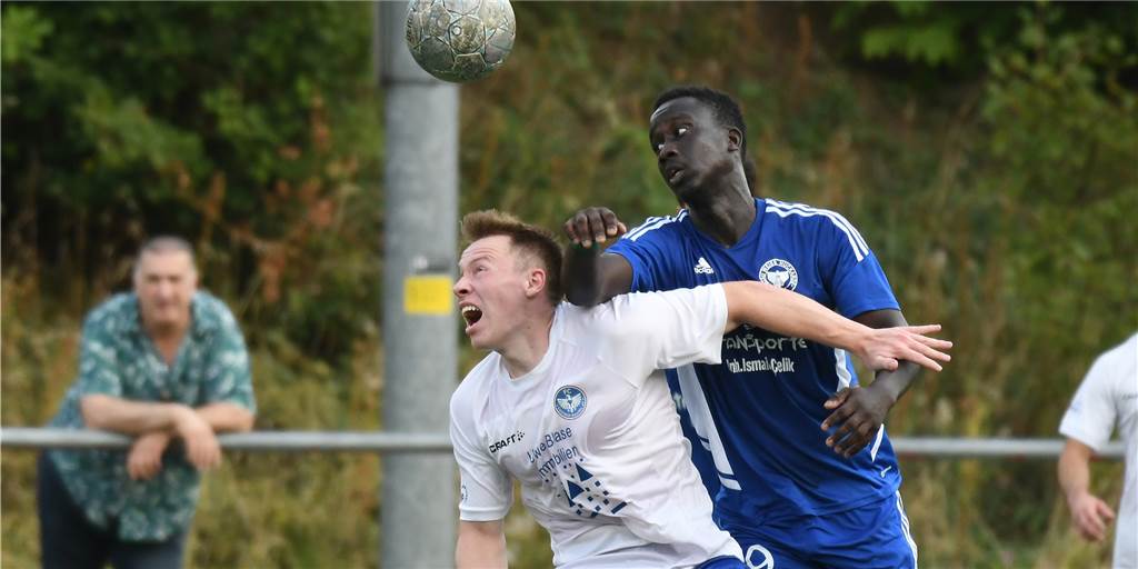 Im Video: FC-Trainer Wurst und BW-Co Nilkowski kommentieren erste Niederlage von Huckarde Der FC Castrop Rauxel (weißes Trikot) gewann mit 3:1 gegen BW Huckarde.