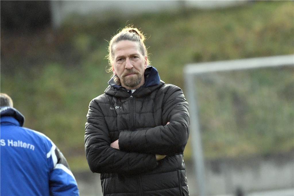 Castrop-Rauxeler Testspiel-Wochenende in Bildern erzählt: Drei Fotostrecken zum durchklicken Der FC Frohlinde (blaue Trikots) gewann gegen den ETuS Haltern (3:1) auch das vierte Spiel der Rückrundenvorbereitung. Erstmals kassierte die Truppe von Trainer Sven Berger dabei ein Gegentor.