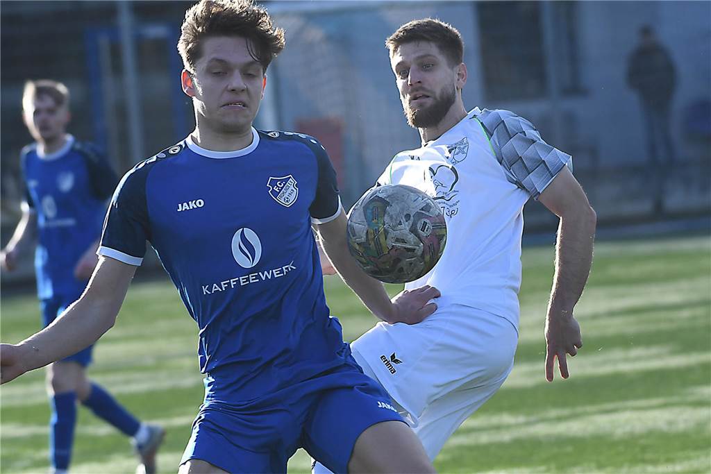 Der FC Frohlinde (blaue Trikots) hat im Spitzenderby der Kreisliga A gegen Wacker Obercastrop II seine Sonderklasse mit einem 4:1-Sieg deutlich unterstrichen.