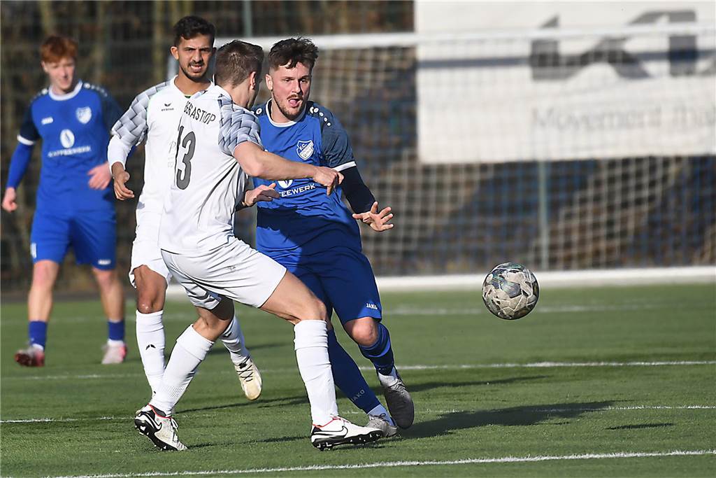 Der FC Frohlinde (blaue Trikots) hat im Spitzenderby der Kreisliga A gegen Wacker Obercastrop II seine Sonderklasse mit einem 4:1-Sieg deutlich unterstrichen.