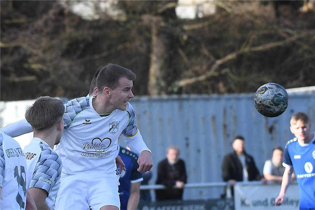 Der FC Frohlinde (blaue Trikots) hat im Spitzenderby der Kreisliga A gegen Wacker Obercastrop II seine Sonderklasse mit einem 4:1-Sieg deutlich unterstrichen.