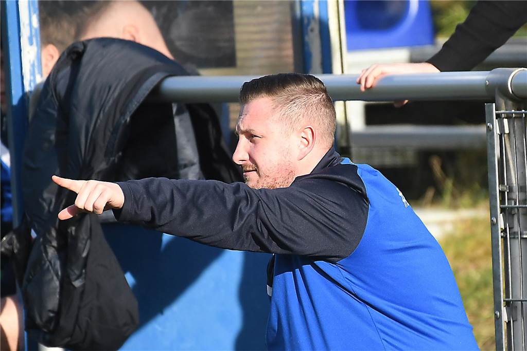 Der FC Frohlinde (blaue Trikots) hat im Spitzenderby der Kreisliga A gegen Wacker Obercastrop II seine Sonderklasse mit einem 4:1-Sieg deutlich unterstrichen.