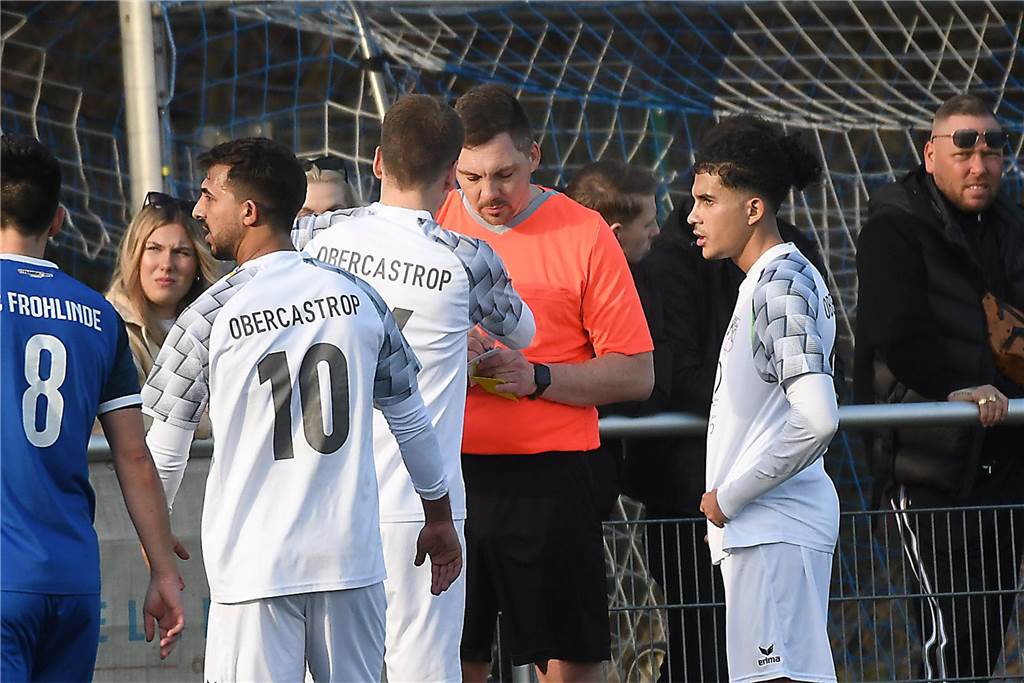 Der FC Frohlinde (blaue Trikots) hat im Spitzenderby der Kreisliga A gegen Wacker Obercastrop II seine Sonderklasse mit einem 4:1-Sieg deutlich unterstrichen.