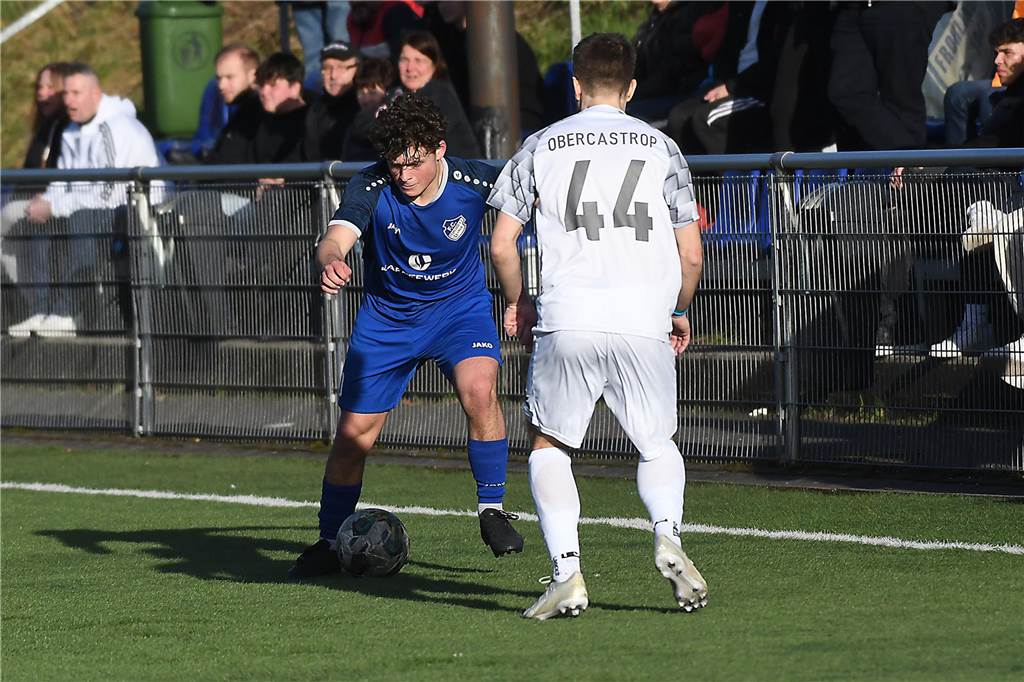 Der FC Frohlinde (blaue Trikots) hat im Spitzenderby der Kreisliga A gegen Wacker Obercastrop II seine Sonderklasse mit einem 4:1-Sieg deutlich unterstrichen.