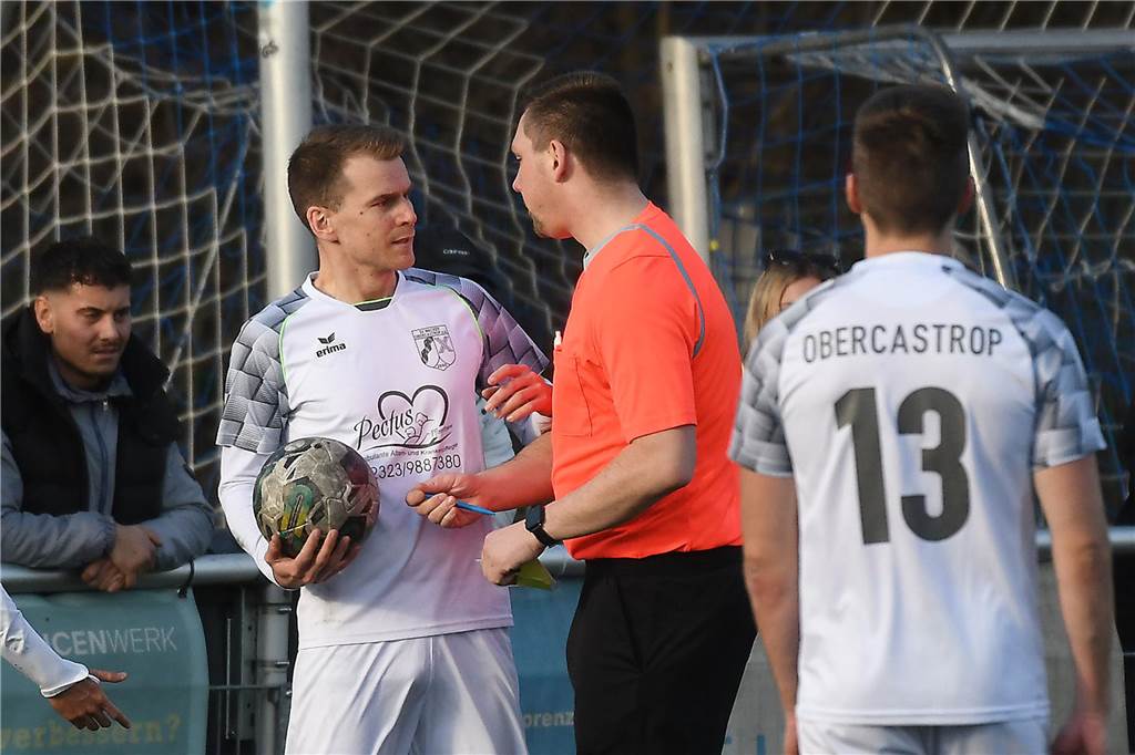Der FC Frohlinde (blaue Trikots) hat im Spitzenderby der Kreisliga A gegen Wacker Obercastrop II seine Sonderklasse mit einem 4:1-Sieg deutlich unterstrichen.
