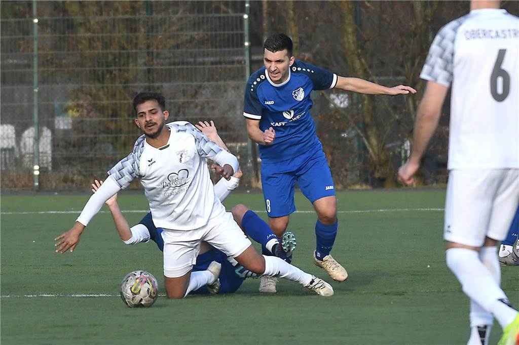 Der FC Frohlinde (blaue Trikots) hat im Spitzenderby der Kreisliga A gegen Wacker Obercastrop II seine Sonderklasse mit einem 4:1-Sieg deutlich unterstrichen.