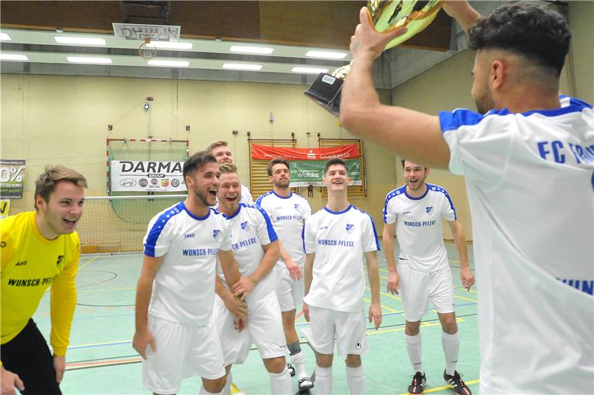 Tochter des Trainers beschert Victoria Habinghorst gute Lose Der FC Frohlinde durfte nach dem Endspielsieg gegen die SG Castrop bei der Hallenstadtmeisterschaft 2018 jubeln.