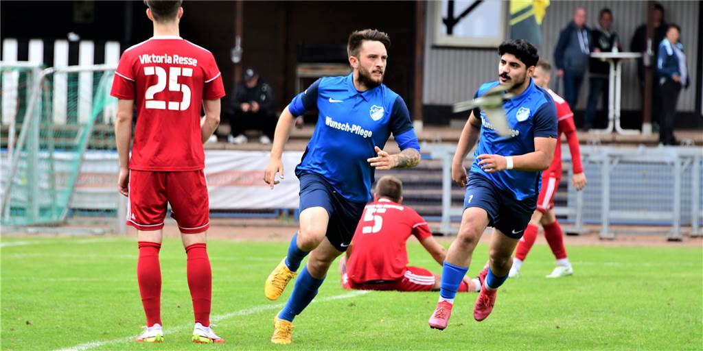 FC Frohlinde: Hausaufgabe lösen reicht allein nicht - SuS Kaiserau muss verlieren Der FC Frohlinde feierte, hier mit den Torschützen Lukas Kothe und Alihan Kurgan, im Landesliga-Abstiegskampf einen 2:0-Sieg beim Schlusslicht Viktoria Resse. Am abschließenden Saisonspieltag benötigt der FCF einen Sieg gegen Westfalia Langenbochum sowie Schützenhilfe.