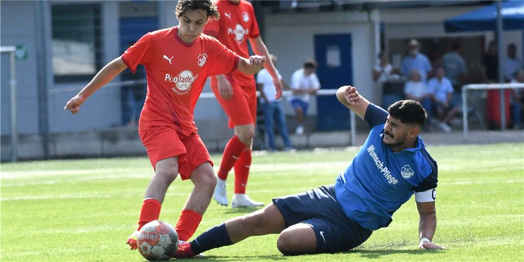 A-Ligist SuS Merklinde verlangt FC Frohlinde alles ab: Entscheidung erst vom Punkt FC Frohlinde (blau) gegen SuS Merklinde (rot)
