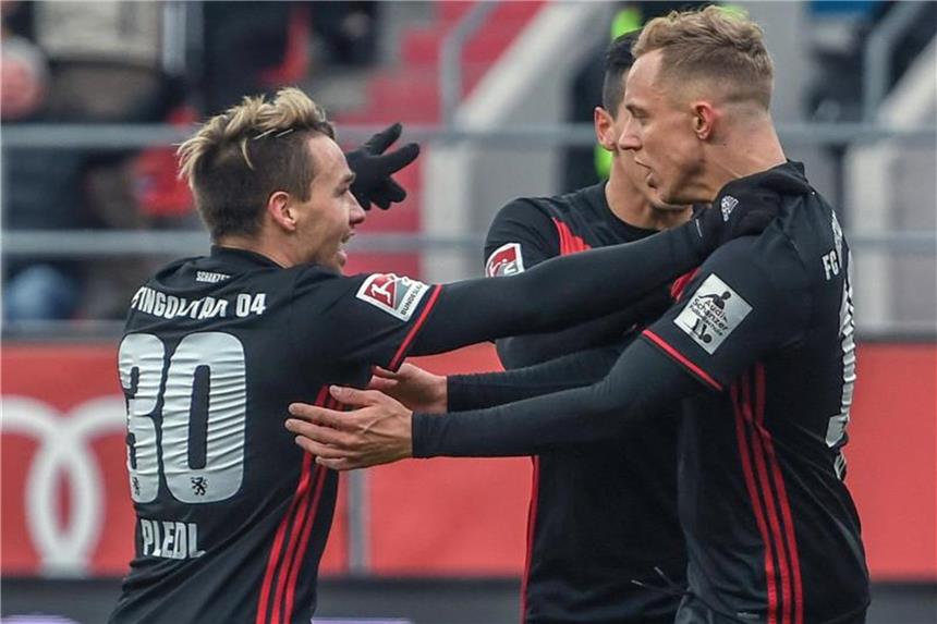 FC Ingolstadt hält Anschluss an Platz drei: 3:0 gegen Fürth Der FC Ingolstadt hat einen wichtigen Heimsieg gegen Greuther Fürth eingefahren. Foto: Armin Weigel