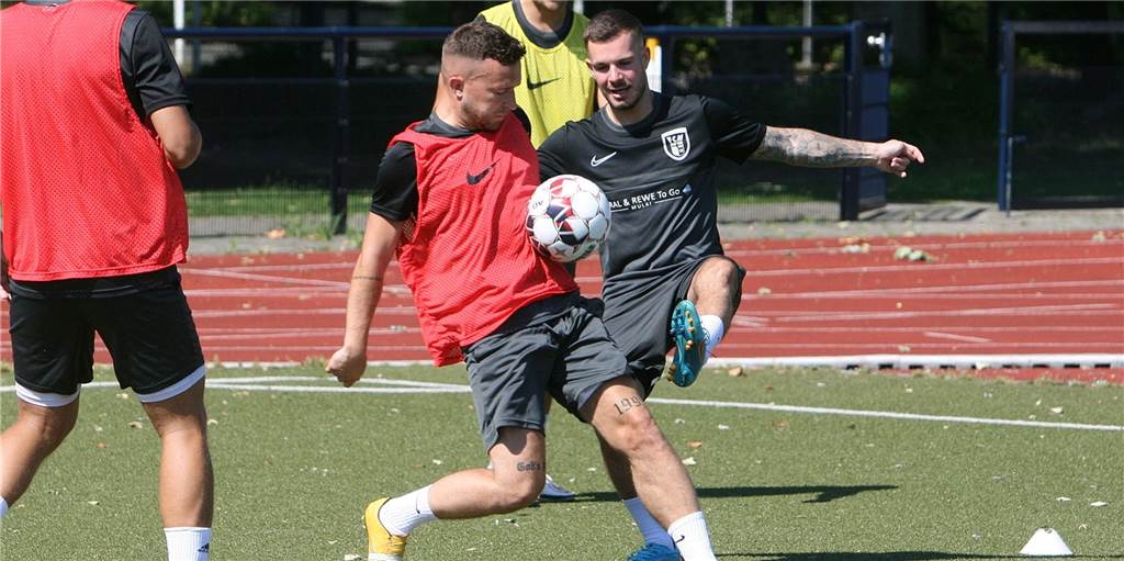 Der FC Marl hat ordentlich aufgerüstet und unter anderem Patryk Beczkowski (l.) von BW Wulfen geholt. 