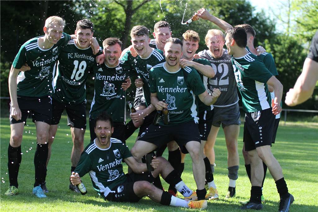 Highlights des Jahres: Zwei Aufstiege, Rettung in letzter Sekunde und Spiel gegen den BVB Der FC Nordkirchen freute sich etwas früher als gedacht über den Aufstieg in die Landesliga.