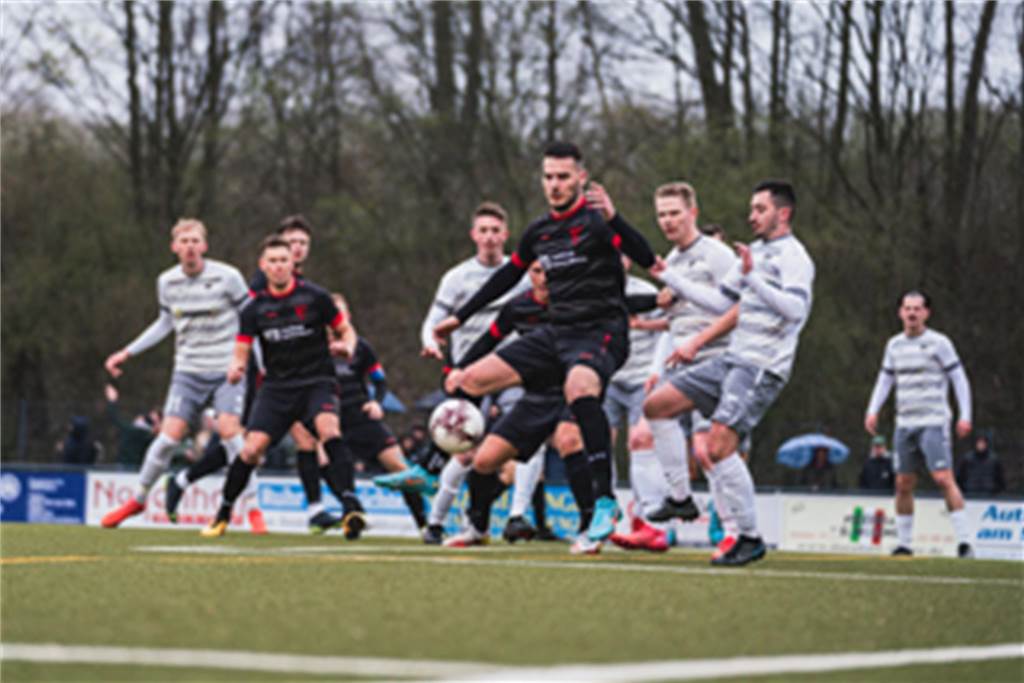 Der FC Nordkirchen schlägt den Werner SC im Flutlichspiel am Donnerstagabend mit 1:0 im Lindert.