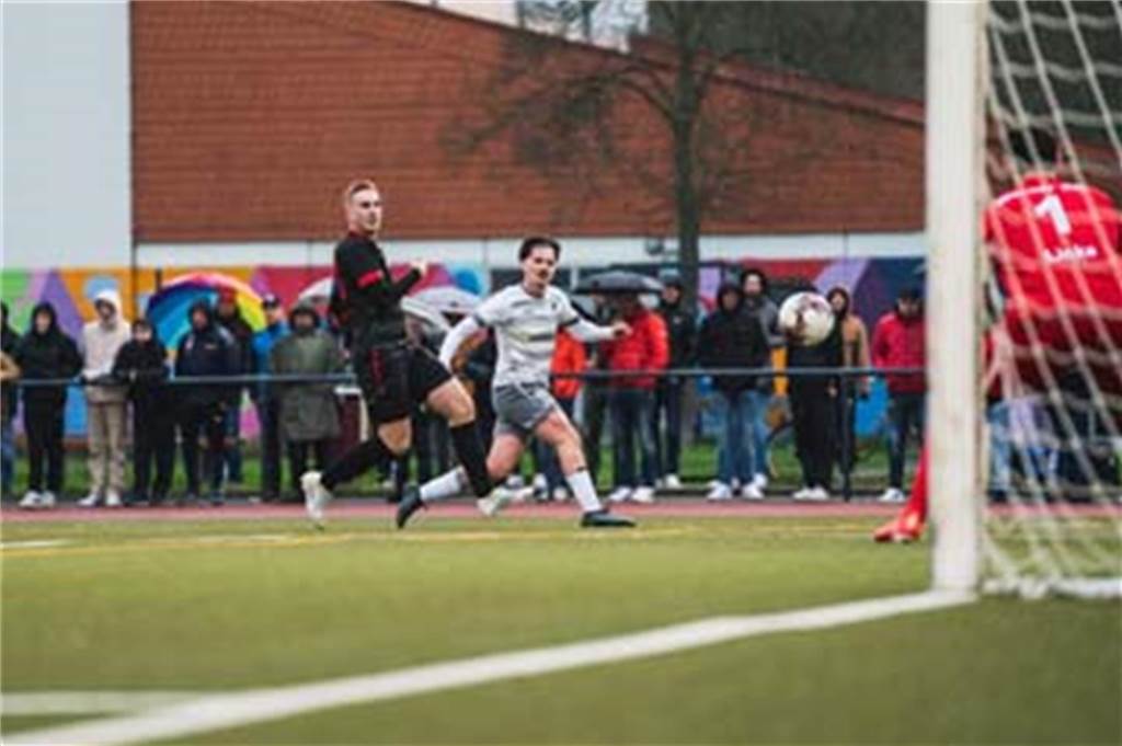 Der FC Nordkirchen schlägt den Werner SC im Flutlichspiel am Donnerstagabend mit 1:0 im Lindert.