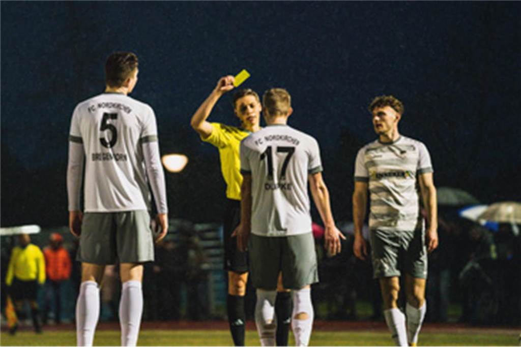 Der FC Nordkirchen schlägt den Werner SC im Flutlichspiel am Donnerstagabend mit 1:0 im Lindert.