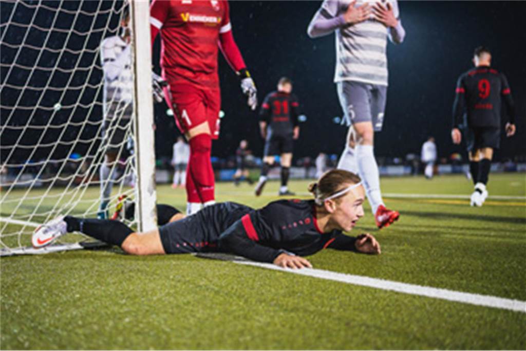 Der FC Nordkirchen schlägt den Werner SC im Flutlichspiel am Donnerstagabend mit 1:0 im Lindert.
