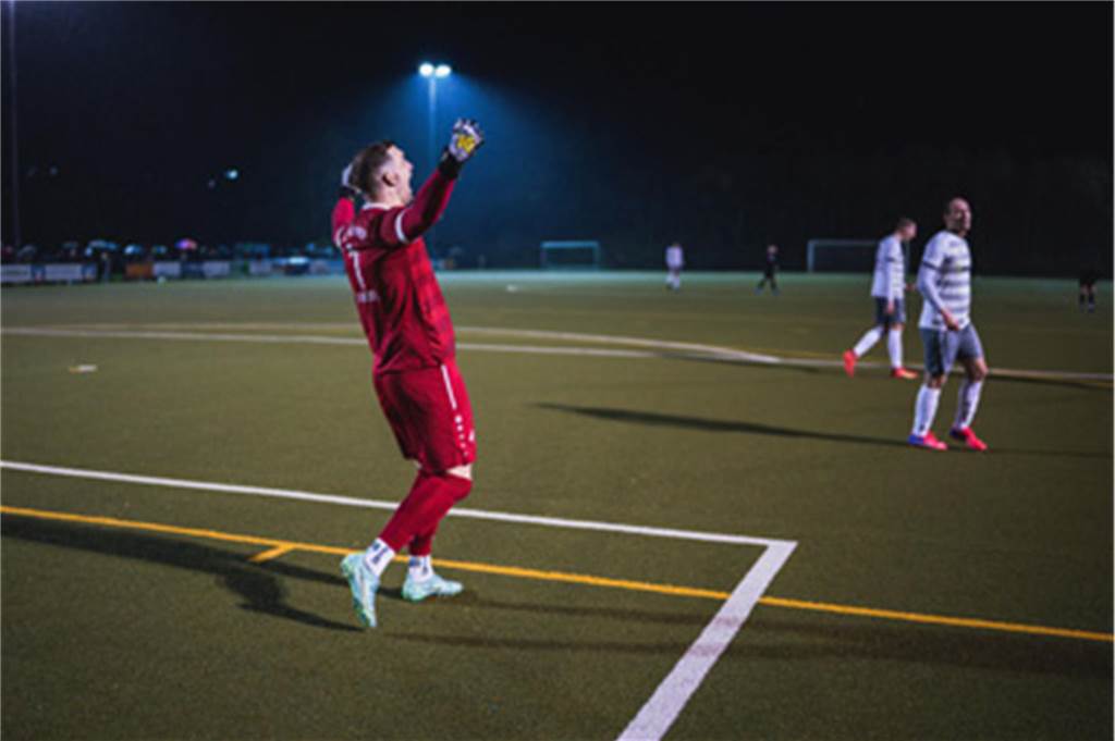 Der FC Nordkirchen schlägt den Werner SC im Flutlichspiel am Donnerstagabend mit 1:0 im Lindert.
