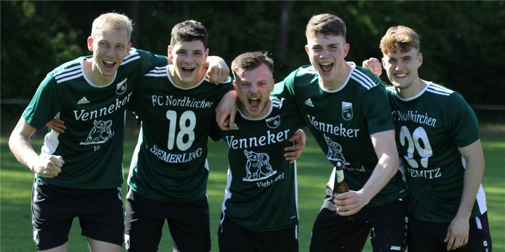 FC Nordkirchen spielt noch um einige Rekordmarken – und mehrere Kisten Bier Der FC Nordkirchen um Lars Wannigmann (v.l.), Florian Siemerling, Linus Hensler, Lukas Bregenhorn und Rene Nemitz machte den Aufstieg klar. Ausruhen will sich der FCN deswegen aber nicht.