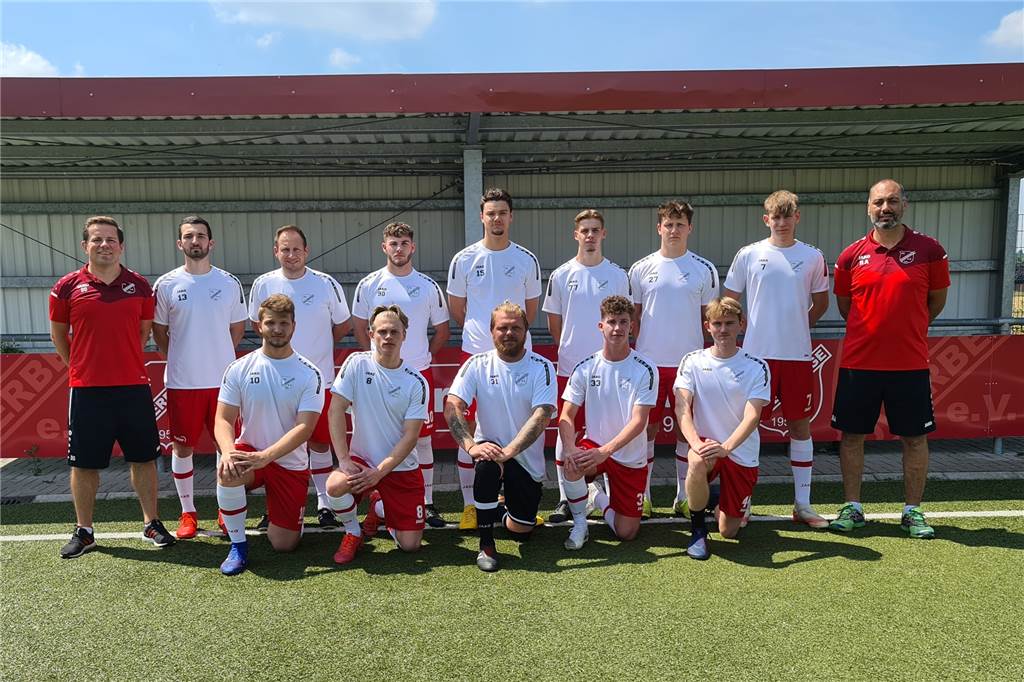 Der FC Overberge geht mit folgenden Spielern ins Rennen: (v.l. oben) Spielertrainer Damian Glombik,  Petrit Ndreu, Robert Goslawski,  Luca Schwencke,  Lars Rosenberg,  Felix Evers,  Bastian Prengel,  Maurice Gerold,  Trainer Recep Alkan, (v.l. unten) Anton Ruppel,  Phil Richter, Torwarttrainer Patrick Thomas,  Jannis Loch und Marcel Helmich.