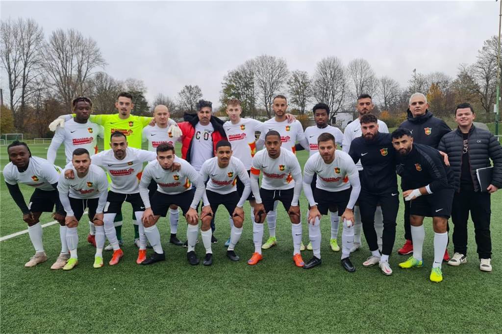 Nach Rolex und Porsche: Millionär „Chico“ gibt Geld für kurdischen Klub aus: „Ich hasse Rassismus“ Der FC Roj freut sich über die finanzielle Unterstützung von "Chico".