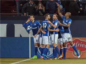 Der FC Schalke 04 schlägt Hertha BSC mit 2:0. Foto: Guido Kirchner