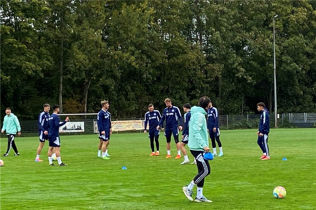 „Bester Platz in Castrop-Rauxel" beherbergt regelmäßig Fußball-Bundesligisten Der FC Schalke 04 trainierte auf dem Platz des TuS Henrichenburg.
