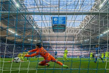 Der FC Schalke 04 tritt bis Anfang Dezember vier Mal samstags um 15.30 Uhr. Freuen dürfen sich die Fans auf zwei Flutlichtspiele freitagabends.