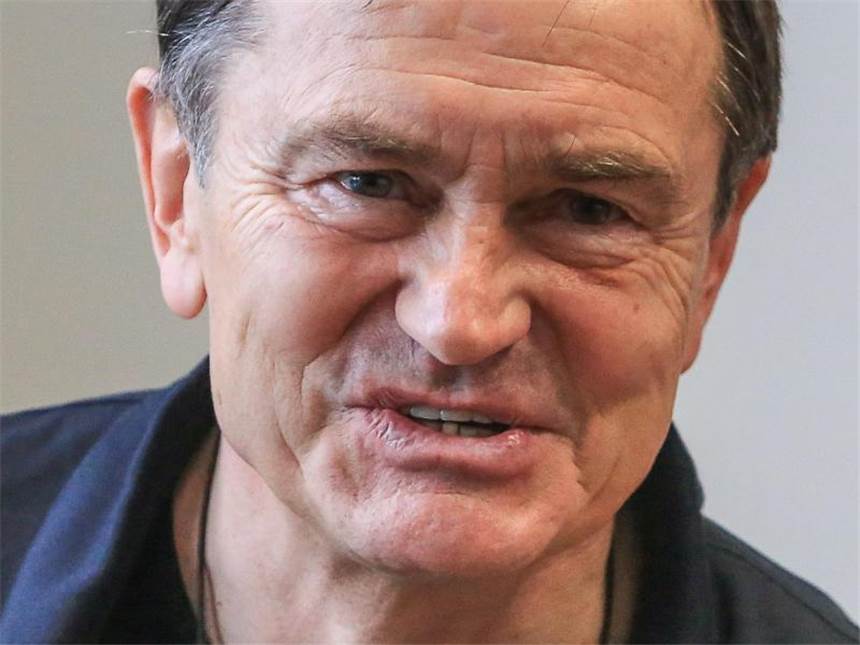 Lienen neuer St. Pauli-Trainer - Meggle Sportdirektor Der FC St. Pauli holt überraschend Ewald Lienen auf die Trainerbank. Foto: Oliver Ruhnke