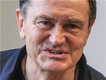 Der FC St. Pauli holt überraschend Ewald Lienen auf die Trainerbank. Foto: Oliver Ruhnke