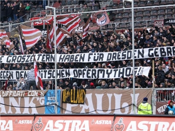 Der FC St. Pauli muss 5000 Euro Geldstrafe für das umstrittene Spruchband bezahlen. Foto: Selim Sudheimer