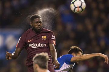 Der FC Barcelona und Verteidiger Samuel Umtiti haben die Zusammenarbeit vorzeitig um zwei Jahre bis 2023 verlängert. Foto: Lalo R. Villar/AP
