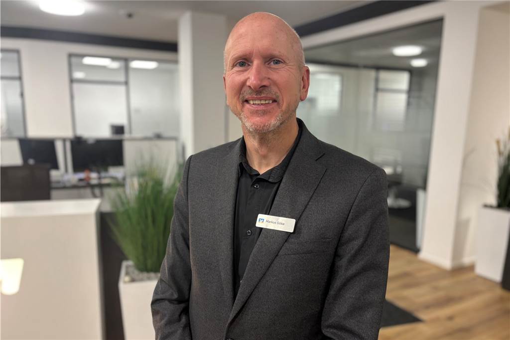 Volksbank öffnet im neuen Gewand: Bekenntnis zu Standort am Biesenkamp Der Filialdirektor Markus Göke steht im Empfangsbereich der Volksbank am Biesenkamp.