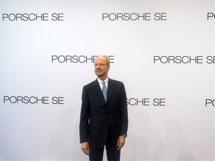 Porsche SE: Familien haben auch künftig allein das Sagen Der Finanzvorstand der Porsche SE, Hans Dieter Pötsch, bei der Vorlage der Jahreszahlen in Stuttgart. Foto: Lino Mirgeler